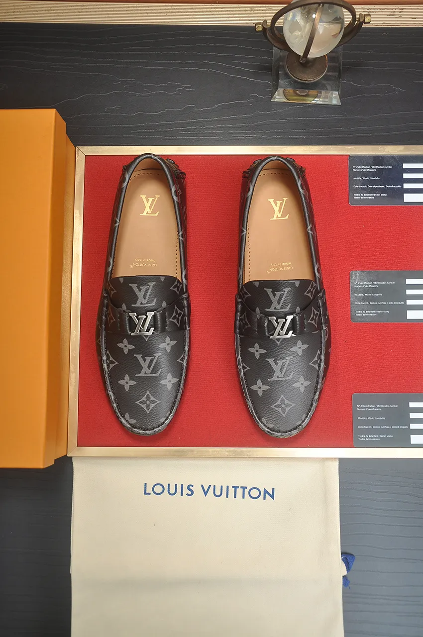 Men's men's shoes 💰420💶 [LV Doudou shoes] (water-dyed cowhide lining) new model is on the market, available on the official website. The new Doudou shoes are processed into single-color materials, and the uppers are made of imported horsehide leather. The body of the shoe is fully hemmed with mark thread, and is lined with imported original cowhide leather. The elegant shoe shape is super suitable for all-matching, and the size is 38-44.